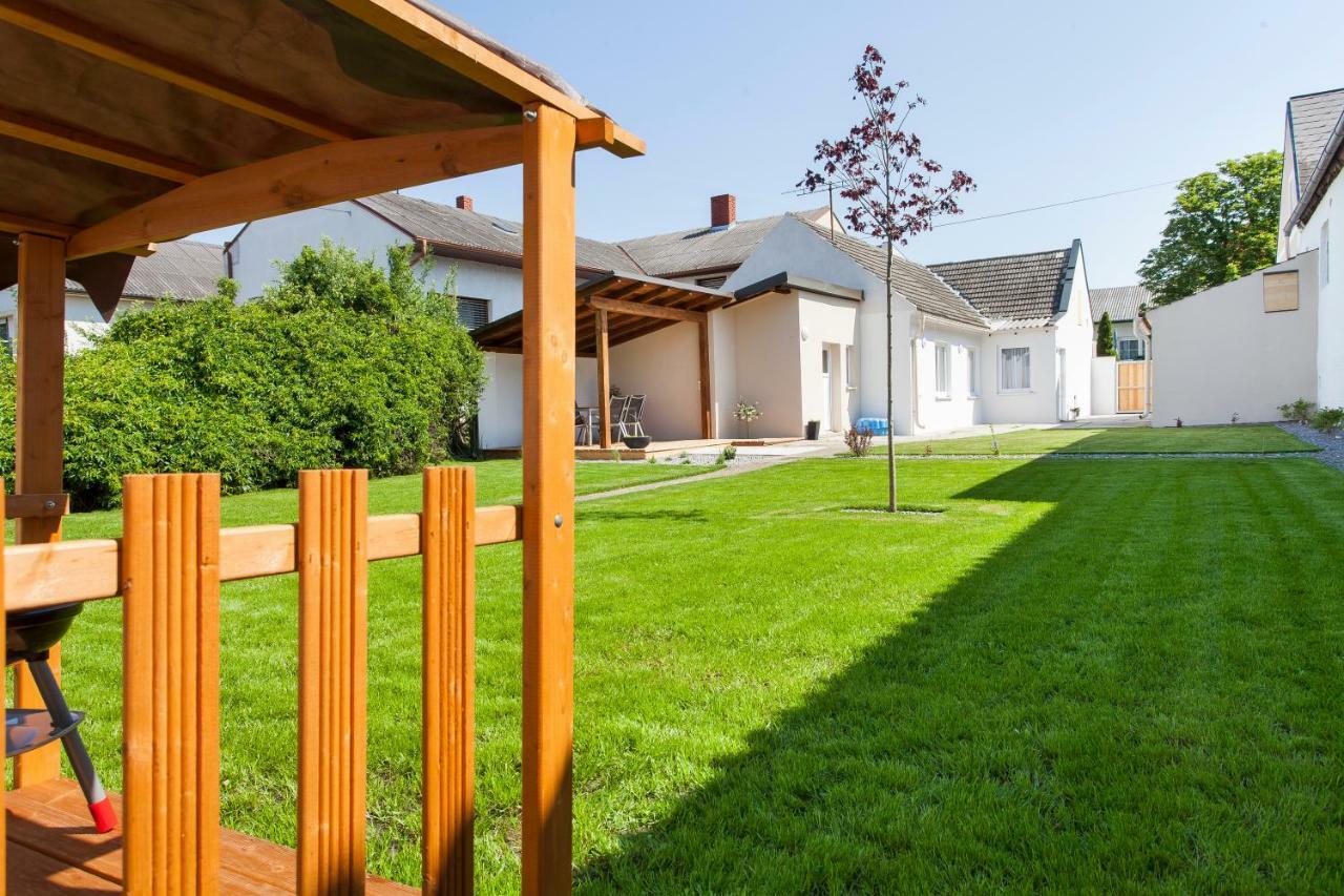 Zehentner - Wein & Feriendomizil Villa Illmitz Luaran gambar