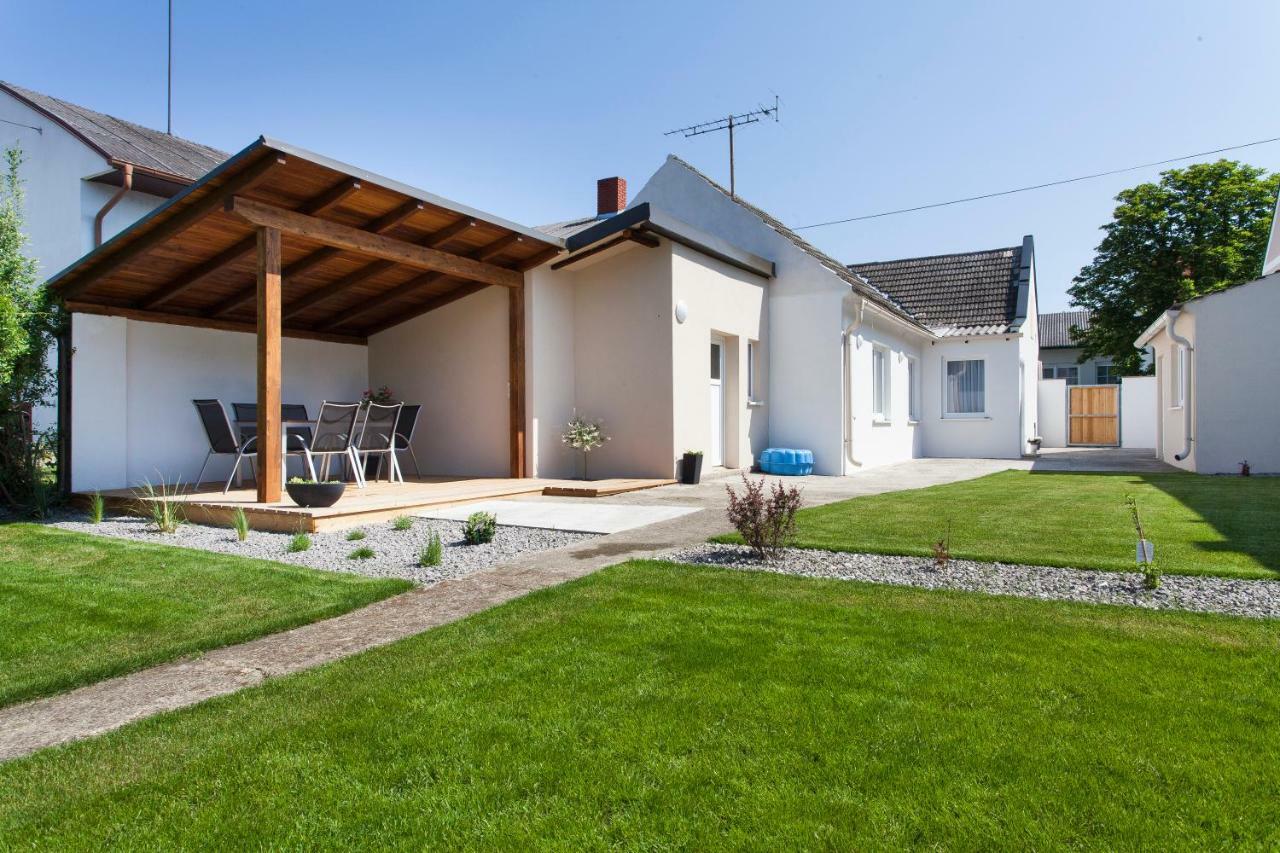 Zehentner - Wein & Feriendomizil Villa Illmitz Luaran gambar